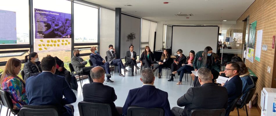 Oportunidades y desafíos de la implementación de la Política de Recursos Educativos para el sector editorial y el Ministerio de Educación Nacional de Colombia